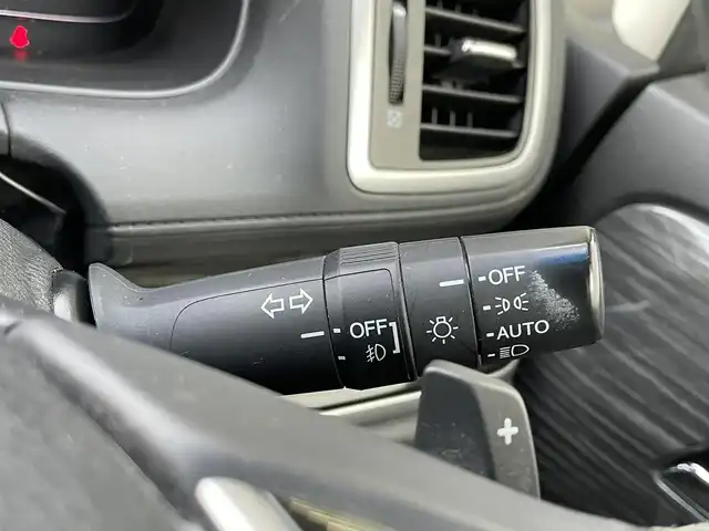 ホンダ オデッセイ アブソルート 埼玉県 2015(平27)年 10.4万km プレミアムヴィーナスブラックP (株)IDOMが運営する【じしゃロン鳩ヶ谷店】の自社ローン専用車両になりますこちらは現金またはオートローンご利用時の価格です。自社ローンご希望の方は別途その旨お申付け下さい/ホンダセンシング/  衝突軽減ブレーキ〈CMBS〉/  誤発進抑制機能/  LKAS〈車線維持支援システム〉/  路外逸脱抑制機能/  ACC〈アダプティブ・クルーズ・コントロール〉/純正ナビ　/　AM/FM/CD/DVD/BT/フルセグTV/バックカメラ　/フリップダウンモニター　/両側パワースライドドア　/パドルシフト　/ステアリングスイッチ　/デュアルエアコン　/キャプテンシート　/オットマン（２列目）/ビルトインＥＴＣ/フォグランプ/プッシュスタートボタン/スマートキー×2/ドアバイザー/電動格納式ウィンカーミラー/保証書