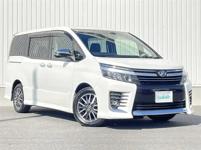 トヨタ ヴォクシー ZS 煌Ⅱ 群馬県 2016(平28)年 4.9万km ホワイトパールクリスタルシャイン 社外9インチナビ/（CD/DVD/SD/HDMI/Bluetooth）/フルセグテレビ/バックカメラ/社外フリップダウンモニター/セーフティセンスC/・プリクラッシュセーフティシステム/・レーンディパーチャーアラート/・オートマチックハイビーム/両側パワースライドドア/プッシュスタート/LEDヘッドランプ/アイドリングストップ/前後ドライブレコーダー