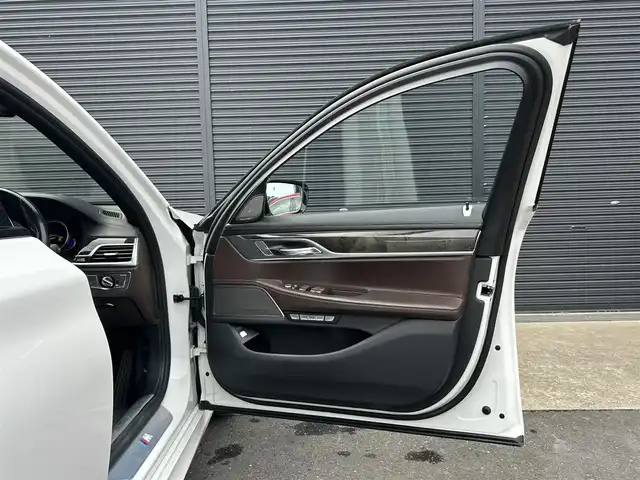 ＢＭＷ ７４０ｉ Mスポーツ 茨城県 2016(平28)年 6.9万km アルピンホワイトⅢ サンル-フ /360°C /harman/kardon /HUD /茶革 /シートヒーター /M付PWシ-ト /ベンチレ-ション /PWトランク /ソフトクロ-ズドア /ドライビングアシストプラス /ACC /LDW /LCW /CTW /アダプティブLED /オ-トハイビ-ム /ナビ /TV/BT/DVD /ETC /ドラレコ /禁煙車