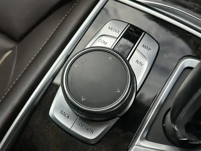 ＢＭＷ ７４０ｉ Mスポーツ 茨城県 2016(平28)年 6.9万km アルピンホワイトⅢ サンル-フ /360°C /harman/kardon /HUD /茶革 /シートヒーター /M付PWシ-ト /ベンチレ-ション /PWトランク /ソフトクロ-ズドア /ドライビングアシストプラス /ACC /LDW /LCW /CTW /アダプティブLED /オ-トハイビ-ム /ナビ /TV/BT/DVD /ETC /ドラレコ /禁煙車
