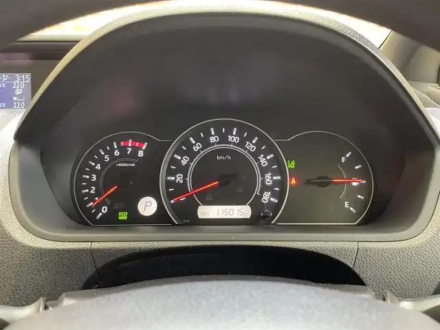 トヨタ ヴォクシー X 岩手県 2017(平29)年 11.5万km ホワイトパールクリスタルシャイン ４WD/クルーズコントロール/両側パワースライドドア/トヨタセーフティセンスC/プリクラッシュセーフティ/レーンディパーチャーアラート/オートマチックハイビーム/先行車発進告知/横滑り防止装置/アイドリングストップ/MTモード付AT/リアサンシェード/エンジンスターター/純正ナビ/バックカメラ/ワンセグTV/ステアリングスイッチ/ETC/LEDヘッドランプ/フォグランプ/社外１５インチアルミホイール