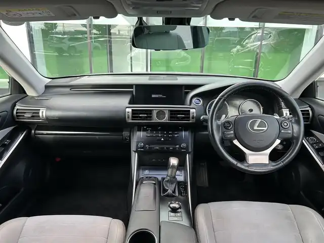 レクサス ＩＳ 300h 和歌山県 2013(平25)年 12.6万km プラチナムシルバーメタリック 純正ナビ/フルセグTV/バックカメラ/クルーズコントロール/ハーフレザーシート/シートヒーター/パドルシフト/純正アルミホイール/純正フロアマット/ビルトインETC/LEDヘッドライト/フォグランプ/オートライト
