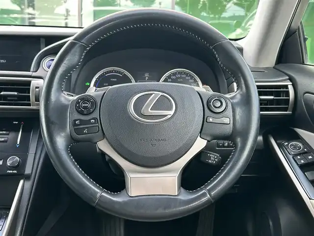レクサス ＩＳ 300h 和歌山県 2013(平25)年 12.6万km プラチナムシルバーメタリック 純正ナビ/フルセグTV/バックカメラ/クルーズコントロール/ハーフレザーシート/シートヒーター/パドルシフト/純正アルミホイール/純正フロアマット/ビルトインETC/LEDヘッドライト/フォグランプ/オートライト