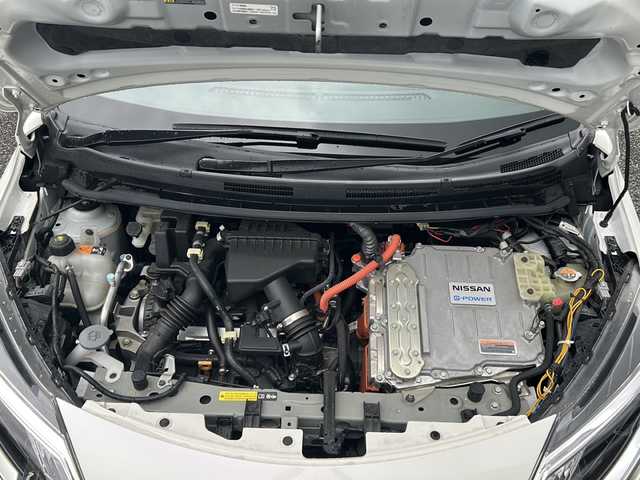 日産 ノート e－パワー X 岐阜県 2019(平31)年 3.4万km パール ワンオーナー/プッシュスタート/スマートキー/純正ディスプレイ付きラジオ/アラウンドビューモニター/AM/FM/Bluetooth/アプリ/iPad/純正エアロ/純正ドアバイザー/純正ホイル（ホイルのみ）/純正マット/オートライト/オートエアコン/横滑り防止/盗難防止/電動格納ミラー/DRIVEMODE/衝突軽減ブレーキ