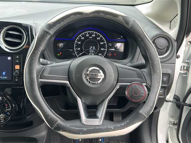 日産 ノート e－パワー X 岐阜県 2019(平31)年 3.4万km パール ワンオーナー/プッシュスタート/スマートキー/純正ディスプレイ付きラジオ/アラウンドビューモニター/AM/FM/Bluetooth/アプリ/iPad/純正エアロ/純正ドアバイザー/純正ホイル（ホイルのみ）/純正マット/オートライト/オートエアコン/横滑り防止/盗難防止/電動格納ミラー/DRIVEMODE/衝突軽減ブレーキ