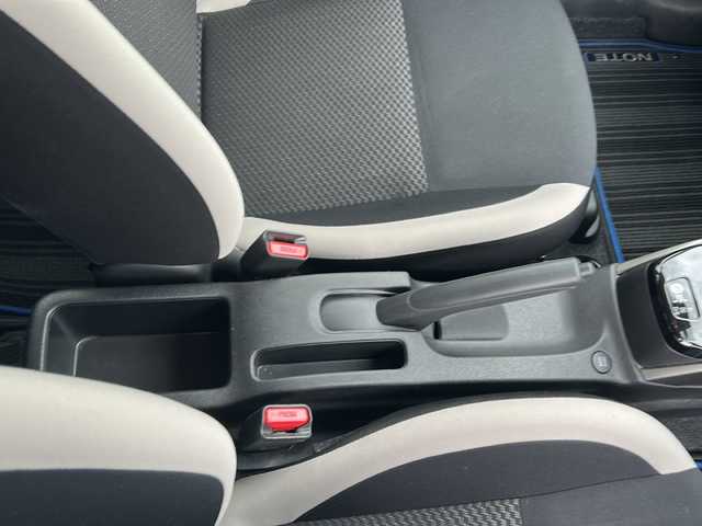 日産 ノート e－パワー X 岐阜県 2019(平31)年 3.4万km パール ワンオーナー/プッシュスタート/スマートキー/純正ディスプレイ付きラジオ/アラウンドビューモニター/AM/FM/Bluetooth/アプリ/iPad/純正エアロ/純正ドアバイザー/純正ホイル（ホイルのみ）/純正マット/オートライト/オートエアコン/横滑り防止/盗難防止/電動格納ミラー/DRIVEMODE/衝突軽減ブレーキ