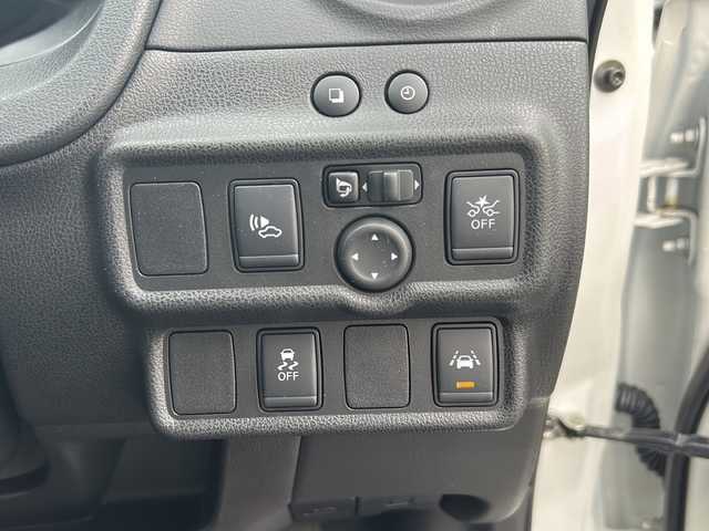 日産 ノート e－パワー X 岐阜県 2019(平31)年 3.4万km パール ワンオーナー/プッシュスタート/スマートキー/純正ディスプレイ付きラジオ/アラウンドビューモニター/AM/FM/Bluetooth/アプリ/iPad/純正エアロ/純正ドアバイザー/純正ホイル（ホイルのみ）/純正マット/オートライト/オートエアコン/横滑り防止/盗難防止/電動格納ミラー/DRIVEMODE/衝突軽減ブレーキ