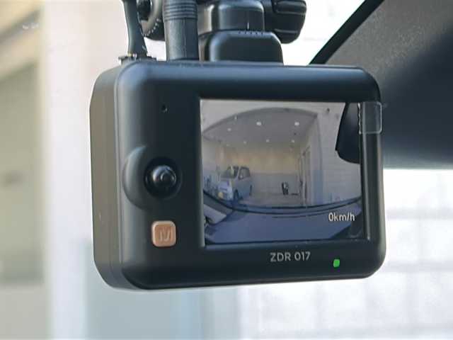 トヨタ プリウス G 栃木県 2023(令5)年 1.1万km アティチュードブラックマイカ 純正メモリナビ/・Bluetooth /・TV フルセグ/・バックカメラ/追従式クルーズコントロール/シートヒーター/ETC2.0/ドライブレコーダー/ドアバイザー/100V充電/純正19インチアルミホイール/衝突被害軽減システム/コーナーセンサー/レーンキープアシスト/オートライト/LEDヘッドライト/オートマチックハイビーム