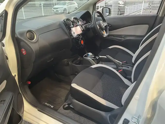 日産 ノート e－パワー X 福島県 2017(平29)年 1.6万km ブリリアントホワイトパール ワンオーナー/純正メモリーナビ/CD/DVD/SD/BT/USB/フルセグTV/社外14インチAW/衝突被害軽減システム/アラウンドビューモニター/スマート・ルームミラー/ステアリングリモコン/純正ドライブレコーダー/オートライト/プッシュスタート/ドアバイザー/フロアマット
