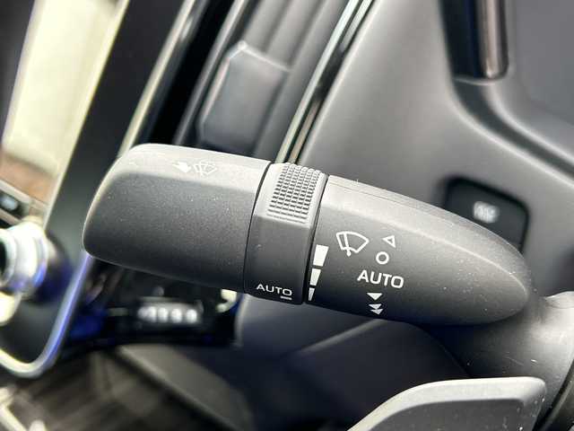 トヨタ クラウン ハイブリッド S 千葉県 2018(平30)年 1.9万km ホワイトパールクリスタルシャイン メーカーナビ　ステアヒーター　シートヒーター　パドルシフト　ステアスイッチ　ドラレコ　パワーシート　レーダークルーズ　AC100V　ＥＴＣ　純正１８ＡＷ　AHB LTA PCS 前後センサー LED