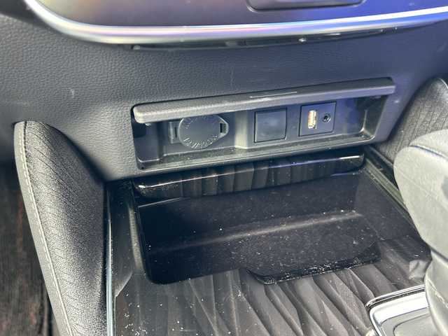 トヨタ クラウン ハイブリッド S 千葉県 2018(平30)年 1.9万km ホワイトパールクリスタルシャイン メーカーナビ　ステアヒーター　シートヒーター　パドルシフト　ステアスイッチ　ドラレコ　パワーシート　レーダークルーズ　AC100V　ＥＴＣ　純正１８ＡＷ　AHB LTA PCS 前後センサー LED