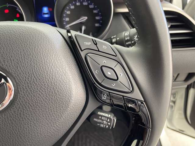 トヨタ Ｃ－ＨＲ G 鹿児島県 2019(平31)年 2.1万km ホワイトパールクリスタルシャイン 純正ナビ/(CD/DVD/SD/BT/フルセグ)/バックカメラ/Toyota Safety Sense/・プリクラッシュセーフティシステム/・レーントレーシングアシスト/・発進遅れ告知機能/・オートマチックハイビーム/・レーダークルーズコントロール/LEDオートライト/LEDフォグランプ/ハーフレザーシート/シートヒーター/純正18インチアルミホイール/ブラインドスポットモニター/クリアランスソナー/電動パーキングブレーキ/スマートキー/ビルトインETC