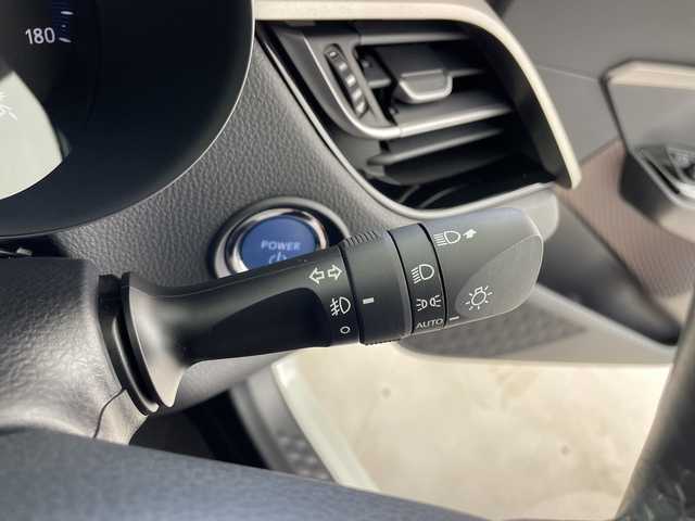 トヨタ Ｃ－ＨＲ G 鹿児島県 2019(平31)年 2.1万km ホワイトパールクリスタルシャイン 純正ナビ/(CD/DVD/SD/BT/フルセグ)/バックカメラ/Toyota Safety Sense/・プリクラッシュセーフティシステム/・レーントレーシングアシスト/・発進遅れ告知機能/・オートマチックハイビーム/・レーダークルーズコントロール/LEDオートライト/LEDフォグランプ/ハーフレザーシート/シートヒーター/純正18インチアルミホイール/ブラインドスポットモニター/クリアランスソナー/電動パーキングブレーキ/スマートキー/ビルトインETC