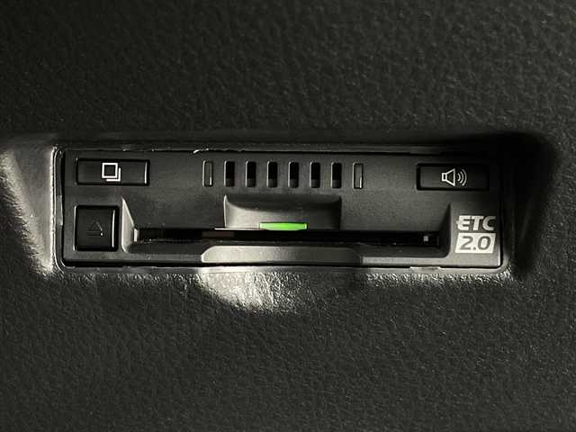 トヨタ Ｃ－ＨＲ G 鹿児島県 2019(平31)年 2.1万km ホワイトパールクリスタルシャイン 純正ナビ/(CD/DVD/SD/BT/フルセグ)/バックカメラ/Toyota Safety Sense/・プリクラッシュセーフティシステム/・レーントレーシングアシスト/・発進遅れ告知機能/・オートマチックハイビーム/・レーダークルーズコントロール/LEDオートライト/LEDフォグランプ/ハーフレザーシート/シートヒーター/純正18インチアルミホイール/ブラインドスポットモニター/クリアランスソナー/電動パーキングブレーキ/スマートキー/ビルトインETC