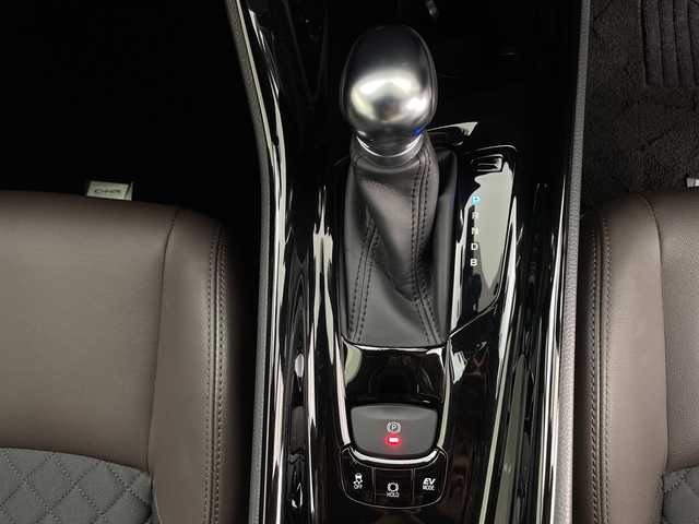 トヨタ Ｃ－ＨＲ G 鹿児島県 2019(平31)年 2.1万km ホワイトパールクリスタルシャイン 純正ナビ/(CD/DVD/SD/BT/フルセグ)/バックカメラ/Toyota Safety Sense/・プリクラッシュセーフティシステム/・レーントレーシングアシスト/・発進遅れ告知機能/・オートマチックハイビーム/・レーダークルーズコントロール/LEDオートライト/LEDフォグランプ/ハーフレザーシート/シートヒーター/純正18インチアルミホイール/ブラインドスポットモニター/クリアランスソナー/電動パーキングブレーキ/スマートキー/ビルトインETC