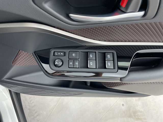 トヨタ Ｃ－ＨＲ G 鹿児島県 2019(平31)年 2.1万km ホワイトパールクリスタルシャイン 純正ナビ/(CD/DVD/SD/BT/フルセグ)/バックカメラ/Toyota Safety Sense/・プリクラッシュセーフティシステム/・レーントレーシングアシスト/・発進遅れ告知機能/・オートマチックハイビーム/・レーダークルーズコントロール/LEDオートライト/LEDフォグランプ/ハーフレザーシート/シートヒーター/純正18インチアルミホイール/ブラインドスポットモニター/クリアランスソナー/電動パーキングブレーキ/スマートキー/ビルトインETC