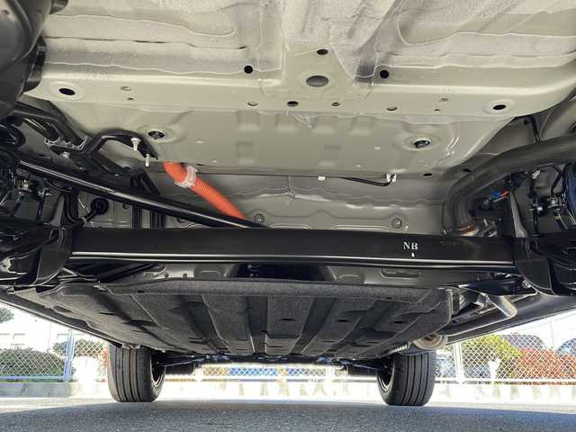 ホンダ ヴェゼル ハイブリッド e:HEV Z 山口県 2025(令7)年 0.1千km プラチナホワイトパール HondaCONNECTディスプレイナビ/・Bluetooth接続/・フルセグTV/・apple carplay/・android auto/・USB入力端子/・C端子入力/・AM/FM/・バックカメラ/ビルトインETC2.0/ワンオーナー/Honda SENSING/・衝突軽減ブレーキ/・踏み間違い衝突軽減システム/・急アクセル抑制機能/・路外逸脱抑制機能/・歩行者事故低減ステアリング/・渋滞追従機能付アダプティブクルーズコントロール/・車線維持支援システム/・トラフィックジャムアシスト/・先行車発進お知らせ機能/・標識認識機能/・アダプティブドライビングビーム/・フロントワイドビューカメラ/パドルシフト/パワーバックドア/ワイヤレス充電/ダウンヒルアシストコントロール/スマートキー/プッシュスタート/スペアキー1本/電子パーキング/ハーフレザーシート/シートヒーター/ハンドルヒーター/ウィンカーミラー/純正LED/純正18インチアルミホイール/保証書/取り扱い説明書