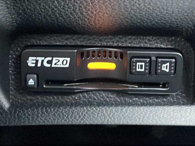 ホンダ ヴェゼル ハイブリッド e:HEV Z 山口県 2025(令7)年 0.1千km プラチナホワイトパール HondaCONNECTディスプレイナビ/・Bluetooth接続/・フルセグTV/・apple carplay/・android auto/・USB入力端子/・C端子入力/・AM/FM/・バックカメラ/ビルトインETC2.0/ワンオーナー/Honda SENSING/・衝突軽減ブレーキ/・踏み間違い衝突軽減システム/・急アクセル抑制機能/・路外逸脱抑制機能/・歩行者事故低減ステアリング/・渋滞追従機能付アダプティブクルーズコントロール/・車線維持支援システム/・トラフィックジャムアシスト/・先行車発進お知らせ機能/・標識認識機能/・アダプティブドライビングビーム/・フロントワイドビューカメラ/パドルシフト/パワーバックドア/ワイヤレス充電/ダウンヒルアシストコントロール/スマートキー/プッシュスタート/スペアキー1本/電子パーキング/ハーフレザーシート/シートヒーター/ハンドルヒーター/ウィンカーミラー/純正LED/純正18インチアルミホイール/保証書/取り扱い説明書