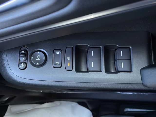 ホンダ ヴェゼル ハイブリッド e:HEV Z 山口県 2025(令7)年 0.1千km プラチナホワイトパール HondaCONNECTディスプレイナビ/・Bluetooth接続/・フルセグTV/・apple carplay/・android auto/・USB入力端子/・C端子入力/・AM/FM/・バックカメラ/ビルトインETC2.0/ワンオーナー/Honda SENSING/・衝突軽減ブレーキ/・踏み間違い衝突軽減システム/・急アクセル抑制機能/・路外逸脱抑制機能/・歩行者事故低減ステアリング/・渋滞追従機能付アダプティブクルーズコントロール/・車線維持支援システム/・トラフィックジャムアシスト/・先行車発進お知らせ機能/・標識認識機能/・アダプティブドライビングビーム/・フロントワイドビューカメラ/パドルシフト/パワーバックドア/ワイヤレス充電/ダウンヒルアシストコントロール/スマートキー/プッシュスタート/スペアキー1本/電子パーキング/ハーフレザーシート/シートヒーター/ハンドルヒーター/ウィンカーミラー/純正LED/純正18インチアルミホイール/保証書/取り扱い説明書