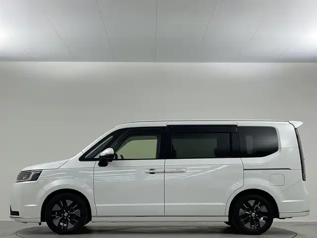 ホンダ ステップワゴン スパーダ eHEV 埼玉県 2024(令6)年 1.9万km プラチナホワイトパール 純正１１．４型ナビ　Ｂカメラ　温シート　ＢＳＭ　ＥＴＣ　両側パワースライドドア　パワーバックドア　オットマン　ハーフレザーシート　オートハイビーム　コーナーセンサー　レーンキープアシスト　純正ＬＥＤ