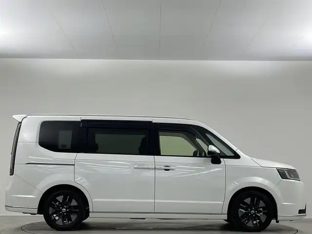 ホンダ ステップワゴン スパーダ eHEV 埼玉県 2024(令6)年 1.9万km プラチナホワイトパール 純正１１．４型ナビ　Ｂカメラ　温シート　ＢＳＭ　ＥＴＣ　両側パワースライドドア　パワーバックドア　オットマン　ハーフレザーシート　オートハイビーム　コーナーセンサー　レーンキープアシスト　純正ＬＥＤ