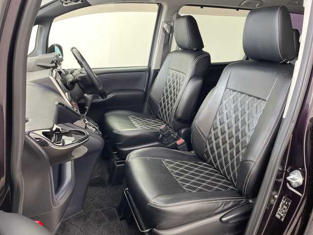 トヨタ ヴォクシー ZS 兵庫県 2014(平26)年 8万km ボルドーマイカメタリック ・社外8インチナビ&BT&CD&DVD&TV&USB&SD/・バックカメラ/・フリップダウンモニター/・両側パワースライドドア/・アイドリングストップ/・横滑り防止装置/・ドライブスタートコントロール/・S－VSC/・MTモード付AT/・ステアリングスイッチ/・レザー調シートカバー/・フロアマット/・ミラー型前後ドライブレコーダー/・ビルトインETC/・社外スピーカー/・オートミラー/・モデリスタマフラー/・TRDダウンサスペンション/・社外テールランプ/・LEDヘッドライト/・フォグランプ/・エンジンスターター/・スペアキー/・取扱説明書/・保証書