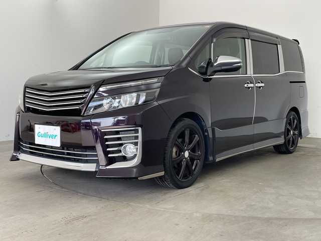 トヨタ ヴォクシー ZS 兵庫県 2014(平26)年 8万km ボルドーマイカメタリック ・社外8インチナビ&BT&CD&DVD&TV&USB&SD/・バックカメラ/・フリップダウンモニター/・両側パワースライドドア/・アイドリングストップ/・横滑り防止装置/・ドライブスタートコントロール/・S－VSC/・MTモード付AT/・ステアリングスイッチ/・レザー調シートカバー/・フロアマット/・ミラー型前後ドライブレコーダー/・ビルトインETC/・社外スピーカー/・オートミラー/・モデリスタマフラー/・TRDダウンサスペンション/・社外テールランプ/・LEDヘッドライト/・フォグランプ/・エンジンスターター/・スペアキー/・取扱説明書/・保証書