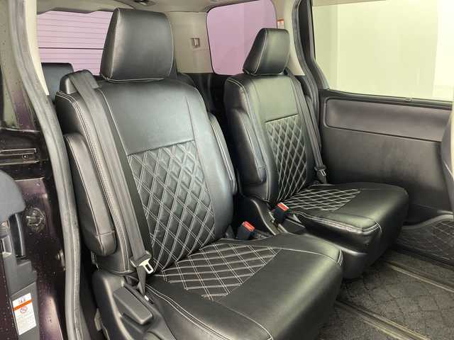 トヨタ ヴォクシー ZS 兵庫県 2014(平26)年 8万km ボルドーマイカメタリック ・社外8インチナビ&BT&CD&DVD&TV&USB&SD/・バックカメラ/・フリップダウンモニター/・両側パワースライドドア/・アイドリングストップ/・横滑り防止装置/・ドライブスタートコントロール/・S－VSC/・MTモード付AT/・ステアリングスイッチ/・レザー調シートカバー/・フロアマット/・ミラー型前後ドライブレコーダー/・ビルトインETC/・社外スピーカー/・オートミラー/・モデリスタマフラー/・TRDダウンサスペンション/・社外テールランプ/・LEDヘッドライト/・フォグランプ/・エンジンスターター/・スペアキー/・取扱説明書/・保証書