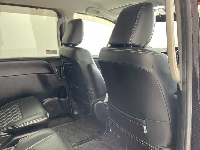 トヨタ ヴォクシー ZS 兵庫県 2014(平26)年 8万km ボルドーマイカメタリック ・社外8インチナビ&BT&CD&DVD&TV&USB&SD/・バックカメラ/・フリップダウンモニター/・両側パワースライドドア/・アイドリングストップ/・横滑り防止装置/・ドライブスタートコントロール/・S－VSC/・MTモード付AT/・ステアリングスイッチ/・レザー調シートカバー/・フロアマット/・ミラー型前後ドライブレコーダー/・ビルトインETC/・社外スピーカー/・オートミラー/・モデリスタマフラー/・TRDダウンサスペンション/・社外テールランプ/・LEDヘッドライト/・フォグランプ/・エンジンスターター/・スペアキー/・取扱説明書/・保証書