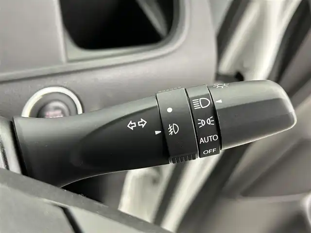 スズキ ソリオ バンディット HV MV Dカメラ ブレーキS 道央・札幌 2017(平29)年 2万km ピュアホワイトP ・４ＷＤ/・純正ナビ/・バックカメラ/・衝突軽減ブレーキ/・フルセグＴＶ＆Ｂｌｕｅｔｏｏｔｈ＆ＣＤ＆ＤＶＤ/・シートヒーター/・オートライト/・ＥＴＣ/・クルーズコントロール/・オートエアコン/・スマートキー＆プッシュスタート/・レーンアシスト/・横滑り防止機能/・片側パワースライドドア/・ミラーヒーター/・純正アルミホイール/・純正フロアマット/・ＬＥＤヘッドライト/・盗難防止システム/・Ｗエアバック