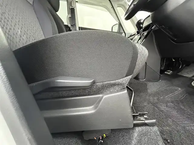 スズキ ソリオ バンディット HV MV Dカメラ ブレーキS 道央・札幌 2017(平29)年 2万km ピュアホワイトP ・４ＷＤ/・純正ナビ/・バックカメラ/・衝突軽減ブレーキ/・フルセグＴＶ＆Ｂｌｕｅｔｏｏｔｈ＆ＣＤ＆ＤＶＤ/・シートヒーター/・オートライト/・ＥＴＣ/・クルーズコントロール/・オートエアコン/・スマートキー＆プッシュスタート/・レーンアシスト/・横滑り防止機能/・片側パワースライドドア/・ミラーヒーター/・純正アルミホイール/・純正フロアマット/・ＬＥＤヘッドライト/・盗難防止システム/・Ｗエアバック