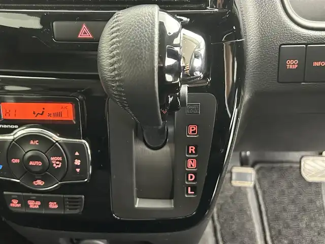 スズキ ソリオ バンディット HV MV Dカメラ ブレーキS 道央・札幌 2017(平29)年 2万km ピュアホワイトP ・４ＷＤ/・純正ナビ/・バックカメラ/・衝突軽減ブレーキ/・フルセグＴＶ＆Ｂｌｕｅｔｏｏｔｈ＆ＣＤ＆ＤＶＤ/・シートヒーター/・オートライト/・ＥＴＣ/・クルーズコントロール/・オートエアコン/・スマートキー＆プッシュスタート/・レーンアシスト/・横滑り防止機能/・片側パワースライドドア/・ミラーヒーター/・純正アルミホイール/・純正フロアマット/・ＬＥＤヘッドライト/・盗難防止システム/・Ｗエアバック