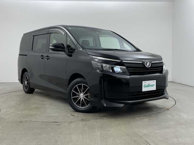 トヨタ ヴォクシー X 兵庫県 2016(平28)年 5.2万km ブラック ・ワンオーナー車/・トヨタセーフティーセンス/・プリクラッシュセーフティ/・レーンディバチャーアラート/・オートハイビーム/・先行車発進告知/・純正ナビ＆フルセグ＆BT＆DVD/・バックカメラ/・左側パワースライドドア/・スマートキー/・プッシュスタート/・スペアキー/・ETC/・LEDヘッドライト/・オートライト/・ステアリングスイッチ/・社外15インチアルミホイール