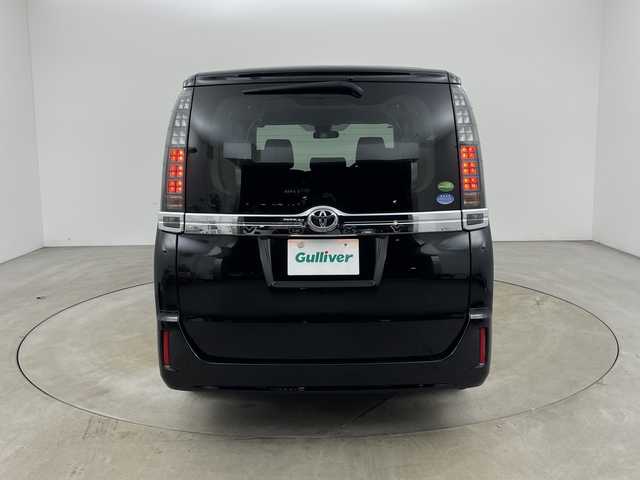 トヨタ ヴォクシー X 兵庫県 2016(平28)年 5.2万km ブラック ・ワンオーナー車/・トヨタセーフティーセンス/・プリクラッシュセーフティ/・レーンディバチャーアラート/・オートハイビーム/・先行車発進告知/・純正ナビ＆フルセグ＆BT＆DVD/・バックカメラ/・左側パワースライドドア/・スマートキー/・プッシュスタート/・スペアキー/・ETC/・LEDヘッドライト/・オートライト/・ステアリングスイッチ/・社外15インチアルミホイール