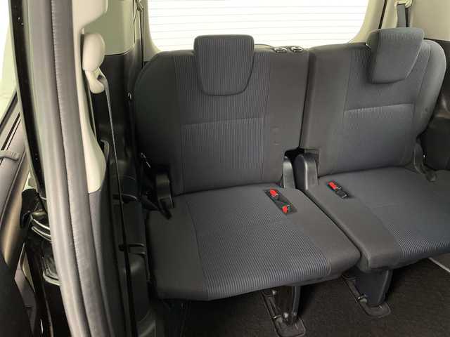 トヨタ ヴォクシー X 兵庫県 2016(平28)年 5.2万km ブラック ・ワンオーナー車/・トヨタセーフティーセンス/・プリクラッシュセーフティ/・レーンディバチャーアラート/・オートハイビーム/・先行車発進告知/・純正ナビ＆フルセグ＆BT＆DVD/・バックカメラ/・左側パワースライドドア/・スマートキー/・プッシュスタート/・スペアキー/・ETC/・LEDヘッドライト/・オートライト/・ステアリングスイッチ/・社外15インチアルミホイール