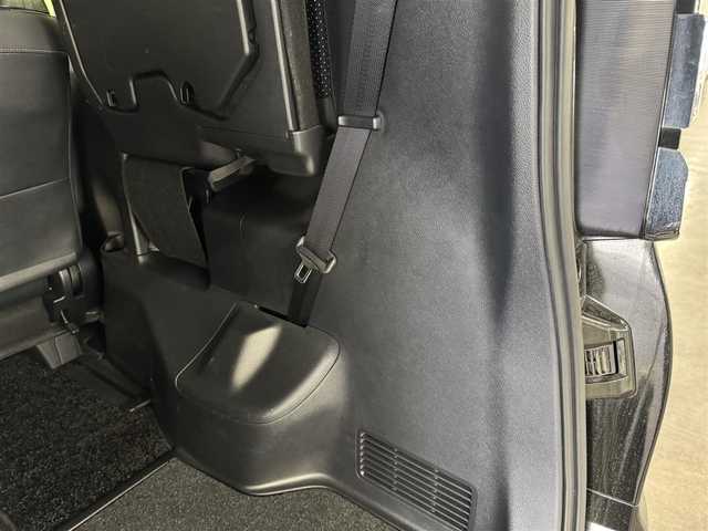 トヨタ ヴォクシー ZS 煌Ⅲ 三重県 2021(令3)年 4万km イナズマスパーキングブラックガラスフレーク ガソリン/FF/MTモード付インパネCVT/純正 10インチナビ NSZN-Z68T/（AM/FM/CD/DVD/TV/SD/SDREC/Bluetooth/USB/HDMI）/12.1型 純正 フリップダウンモニター V12T-R68C/バックカメラ/両側パワースライドドア/ドライブレコーダー 前後/ビルトイン ETC2.0/Toyota Safety Sense/・プリクラッシュセーフティ［PCS］/・レーンディパーチャーアラート［LDA］/・クリアランスソナー/・パーキングサポートブレーキ［PKSB］（前後静止物）/・オートハイビーム［AHB］/・先行車発進告知機能/装備/・【DOP】電子インナーミラー/・ハーフレザーシート/・クルーズコントロール/・後席オートエアコン（リヤヒーター/クーラー）/・オートライト/・LEDヘッドライト/・LEDフロントフォグライト/・プッシュスタート/・スマートキーシステム/・純正 16inAW/・保/取/ナビ取