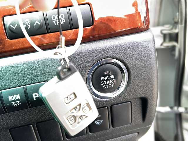 トヨタ ヴェルファイア 2．4Z プラチナセレクションⅡ 新潟県 2010(平22)年 16.7万km ホワイトパールクリスタルシャイン ・寒冷地仕様/・純正ナビ&CD&DVD/・両側パワースライドドア/・パワーバックドア/・バックカメラ/・コーナーセンサー/・フリップダウンモニター/・ステアリングスイッチ/・社外ＥＴＣ/・社外GPSレーダー/・TVキャンセラー/・プッシュスタート/・レザー調シートカバー/・ＨＩＤヘッドライト/・フォグランプ/・オートライト/・スマートキー/・社外エンジンスターター/・社外ＡＷ夏タイヤ積込