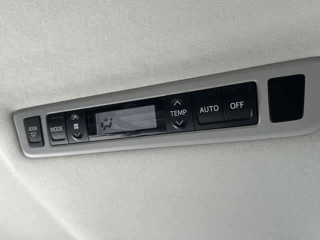 トヨタ ヴェルファイア 2．4Z プラチナセレクションⅡ 新潟県 2010(平22)年 16.7万km ホワイトパールクリスタルシャイン ・寒冷地仕様/・純正ナビ&CD&DVD/・両側パワースライドドア/・パワーバックドア/・バックカメラ/・コーナーセンサー/・フリップダウンモニター/・ステアリングスイッチ/・社外ＥＴＣ/・社外GPSレーダー/・TVキャンセラー/・プッシュスタート/・レザー調シートカバー/・ＨＩＤヘッドライト/・フォグランプ/・オートライト/・スマートキー/・社外エンジンスターター/・社外ＡＷ夏タイヤ積込