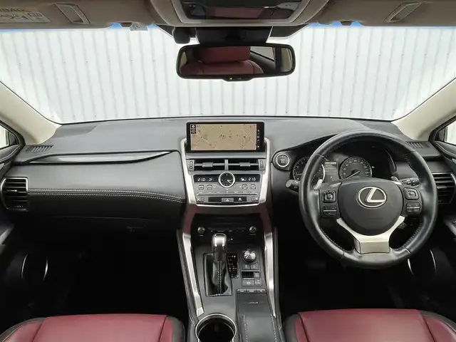 レクサス ＮＸ 300 Iパッケージ 滋賀県 2018(平30)年 5.5万km グラファイトブラックガラスフレーク 純正ナビ/・Bluetooth/・フルセグ/・CD/DVD/パノラミックビューモニター/革巻きステアリング/ステアリングリモコン/パドルシフト/ステアリングヒーター/ETC2.0/赤レザーシート/前席パワーシート/前席シートヒーター/オートリトラミラー/LEDヘッドライト/オートハイビーム/ヘッドライトウォッシャー/ブラインドスポットモニター/レーンディパーチャーアラート/プリクラッシュセーフティー/クリアランスソナー/スマートキー/スペアキー