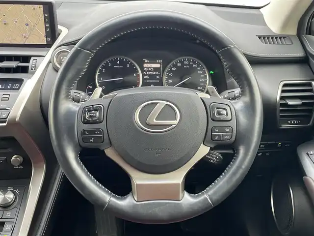 レクサス ＮＸ 300 Iパッケージ 滋賀県 2018(平30)年 5.5万km グラファイトブラックガラスフレーク 純正ナビ/・Bluetooth/・フルセグ/・CD/DVD/パノラミックビューモニター/革巻きステアリング/ステアリングリモコン/パドルシフト/ステアリングヒーター/ETC2.0/赤レザーシート/前席パワーシート/前席シートヒーター/オートリトラミラー/LEDヘッドライト/オートハイビーム/ヘッドライトウォッシャー/ブラインドスポットモニター/レーンディパーチャーアラート/プリクラッシュセーフティー/クリアランスソナー/スマートキー/スペアキー