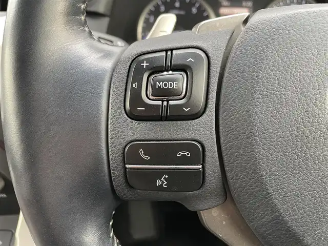 レクサス ＮＸ 300 Iパッケージ 滋賀県 2018(平30)年 5.5万km グラファイトブラックガラスフレーク 純正ナビ/・Bluetooth/・フルセグ/・CD/DVD/パノラミックビューモニター/革巻きステアリング/ステアリングリモコン/パドルシフト/ステアリングヒーター/ETC2.0/赤レザーシート/前席パワーシート/前席シートヒーター/オートリトラミラー/LEDヘッドライト/オートハイビーム/ヘッドライトウォッシャー/ブラインドスポットモニター/レーンディパーチャーアラート/プリクラッシュセーフティー/クリアランスソナー/スマートキー/スペアキー