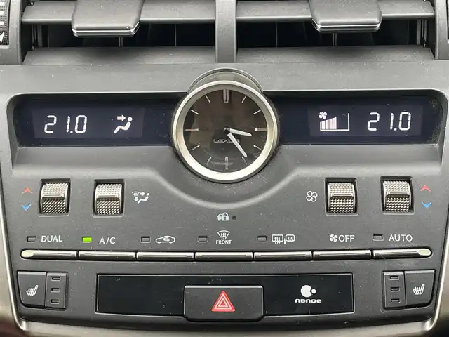 レクサス ＮＸ 300 Iパッケージ 滋賀県 2018(平30)年 5.5万km グラファイトブラックガラスフレーク 純正ナビ/・Bluetooth/・フルセグ/・CD/DVD/パノラミックビューモニター/革巻きステアリング/ステアリングリモコン/パドルシフト/ステアリングヒーター/ETC2.0/赤レザーシート/前席パワーシート/前席シートヒーター/オートリトラミラー/LEDヘッドライト/オートハイビーム/ヘッドライトウォッシャー/ブラインドスポットモニター/レーンディパーチャーアラート/プリクラッシュセーフティー/クリアランスソナー/スマートキー/スペアキー