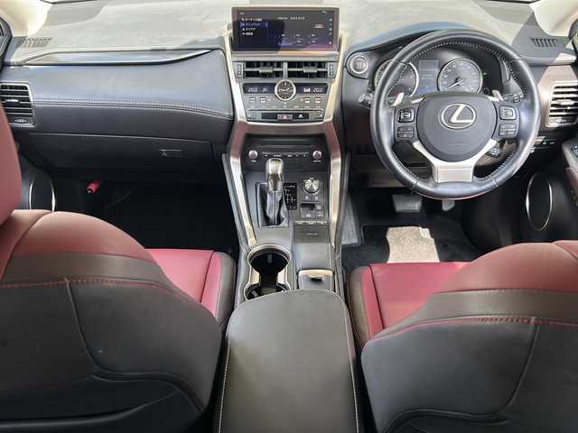 レクサス ＮＸ 300 Iパッケージ 静岡県 2018(平30)年 5.5万km グラファイトブラックガラスフレーク 純正ナビ/・Bluetooth/・フルセグ/・CD/DVD/パノラミックビューモニター/革巻きステアリング/ステアリングリモコン/パドルシフト/ステアリングヒーター/ETC2.0/赤レザーシート/前席パワーシート/前席シートヒーター/オートリトラミラー/LEDヘッドライト/オートハイビーム/ヘッドライトウォッシャー/ブラインドスポットモニター/レーンディパーチャーアラート/プリクラッシュセーフティー/クリアランスソナー/スマートキー/スペアキー