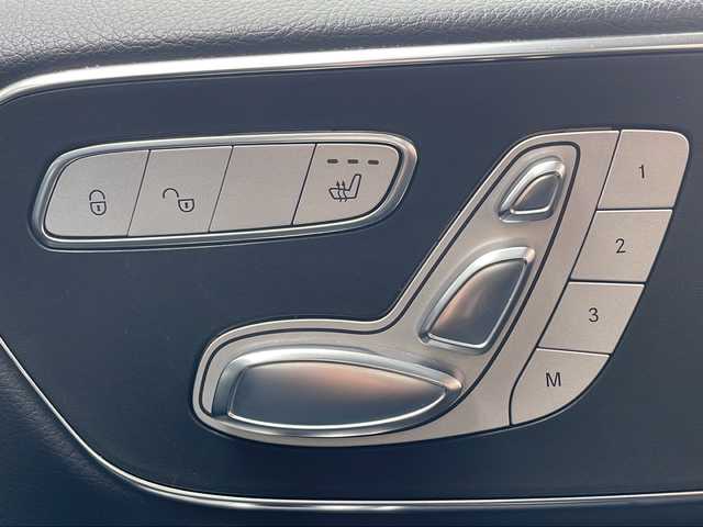 メルセデス・ベンツ Ｖ２２０ d AVGエクストラロング 沖縄県 2016(平28)年 9.3万km 白 純正ナビ・Bluetooth・TV・CD・DVD/全方位カメラ/ETC/パワーバックドア/レザーシート/パワーシート/DNシートメモリー/コーナーセンサー/レーンキープアシスト/オートライト/BSM/パドルシフト/電子サイドブレーキ/ステアリングスイッチ/革巻きステアリング/ダブルエアコン