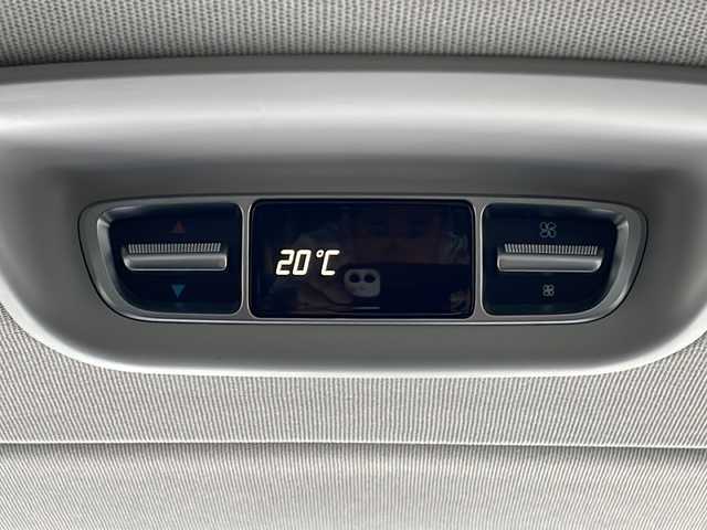 メルセデス・ベンツ Ｖ２２０ d AVGエクストラロング 沖縄県 2016(平28)年 9.3万km 白 純正ナビ・Bluetooth・TV・CD・DVD/全方位カメラ/ETC/パワーバックドア/レザーシート/パワーシート/DNシートメモリー/コーナーセンサー/レーンキープアシスト/オートライト/BSM/パドルシフト/電子サイドブレーキ/ステアリングスイッチ/革巻きステアリング/ダブルエアコン