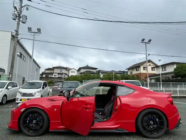 トヨタ ８６ GT リミテッド 熊本県 2016(平28)年 5.4万km ピュアレッド ワンオーナー/TRDエアロ/TRDマフラー/HKS車高調/HKSターボキット/TWS18インチAW/ENDLESSキャリパー/OGURAシングルクラッチ/TRUSTオイルクラー/BRIDEフルバケットシート/プッシュスタート/純正ナビ/（CD・DVD・フルセグTV・BTオーディオ・SD）/バックカメラ/ETC/クルーズコントロール/横滑り防止装置/純正荷室マット/純正フロアマット/ドアバイザー/新車保証書/取扱説明書/スマートスペアキー×1本