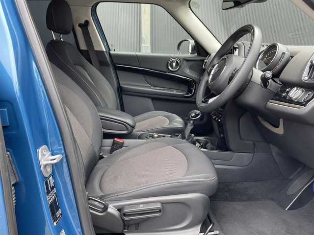 ＭＩＮＩ ミニ クロスオーバー クーパー D 香川県 2020(令2)年 1.7万km アイランドブルー ワンオーナー/純正ナビ/Bカメラ/ETC/インテリジェンスセーフティ/パーキングアシスト/ACC/コンフォートアクセス/LEDヘッドライト/Fフォグライト/電動リアゲート/スマートキー/スペアキー×1本/取説/保証書