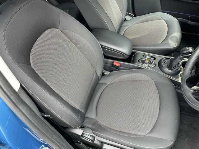 ＭＩＮＩ ミニ クロスオーバー クーパー D 香川県 2020(令2)年 1.7万km アイランドブルー ワンオーナー/純正ナビ/Bカメラ/ETC/インテリジェンスセーフティ/パーキングアシスト/ACC/コンフォートアクセス/LEDヘッドライト/Fフォグライト/電動リアゲート/スマートキー/スペアキー×1本/取説/保証書