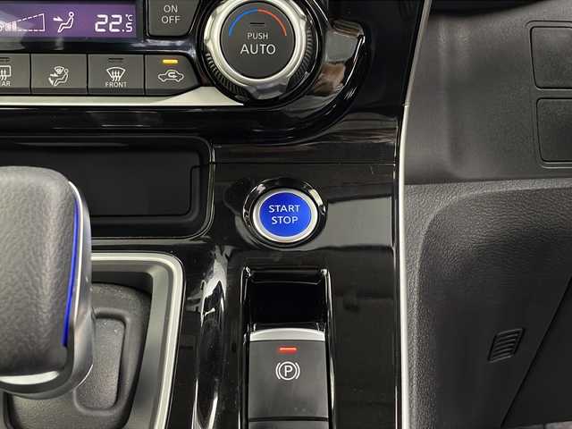 日産 セレナ e－パワー ハイウェイスター V 鹿児島県 2020(令2)年 2.9万km ダークメタルグレー 純正SDナビ/(BT/CD/DVD/AM/FM/フルセグTV)/プロパイロット/アラウンドビューモニター/両側パワースライドドア/パーキングアシスト/バックカメラ/前後コーナーセンサー/純正前後ドライブレコーダー/前席シートヒーター/アイドリングストップ/純正フリップダウンモニター/ウォークスルー/純正LEDヘッドライト/純正ビルトインETC/純正フロアマット/純正16インチアルミホイール/電動パーキングブレーキ/オートホールド/保証書/取扱説明書