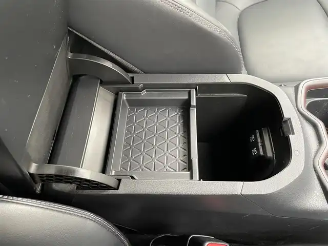 トヨタ ＲＡＶ４ ハイブリットG 山口県 2021(令3)年 3.4万km アティチュードブラックマイカ 4WD/黒レザーシート/運転席パワーシート/前席シートヒーター/9型SDナビ フルセグTV CD DVD BT/バックカメラ/TRD ルーフキャリア/BALMINUM 18インチアルミホイール/パワーバックドア/デジタルインナーミラー/衝突被害軽減ブレーキ/レーダークルーズコントロール/レーンアシスト/オートマチックハイビーム/ブラインドスポットモニタ/LEDオートヘッドライト/フォグライト /コーナーセンサー /スマートキー 2個/ステアリングヒーター/ドラレコ/ビルトインETC/ステアリングリモコン/AC100V電源/W サイド カーテン ニー エアバッグ/保証書 取説 ナビ取説/禁煙車